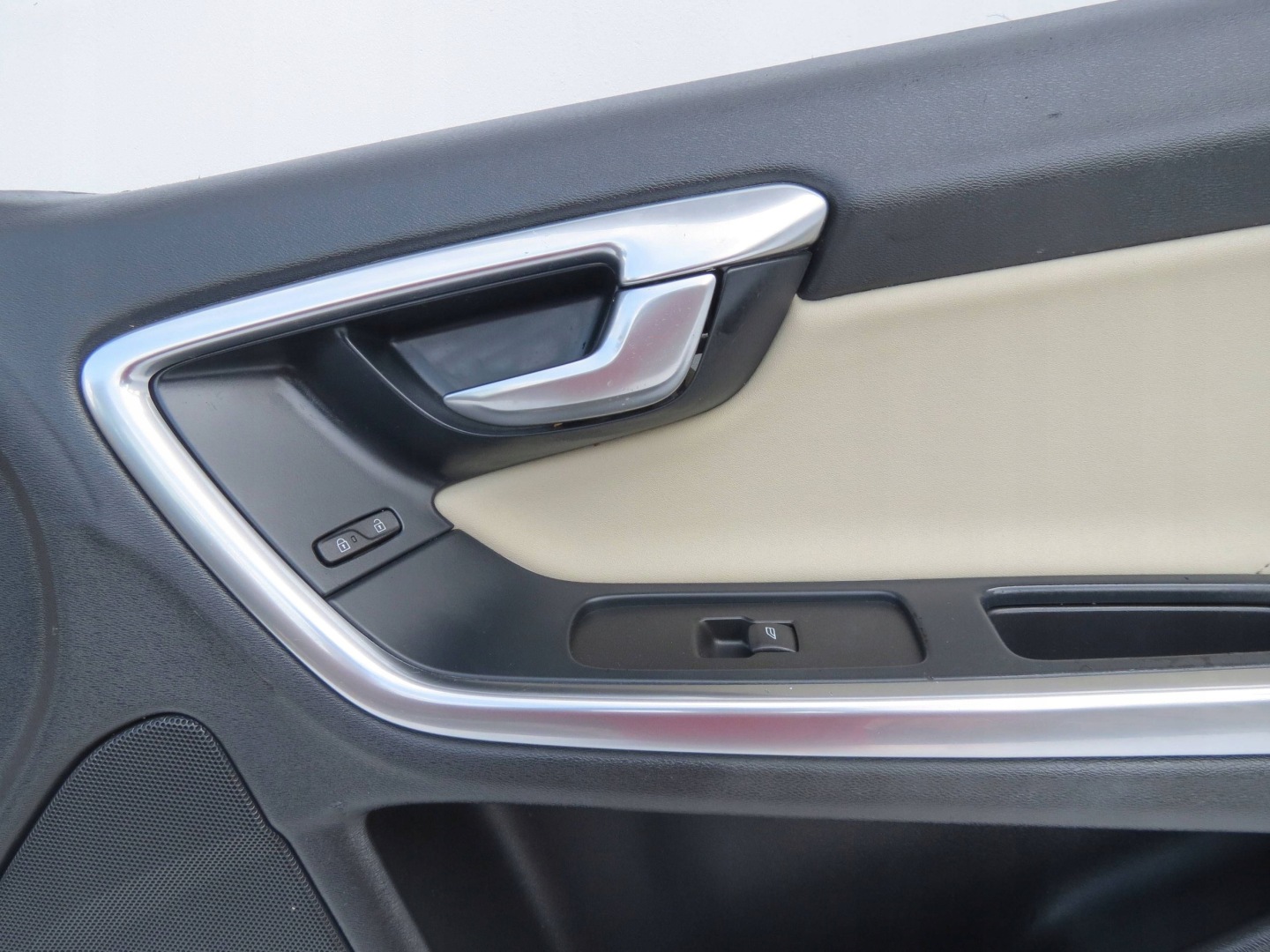 side door right front VOLVO S60 II V60 and 2.0 163KM 8635860