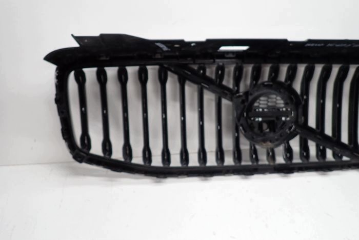 VOLVO XC60 16- front prekladgrill below kamere 31425535
