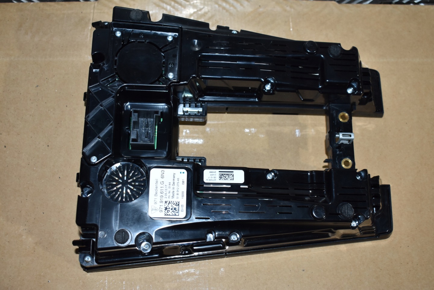 IDEALNY PANEL MULTIMEDIALNY PORSCHE PANAMERA 971 1