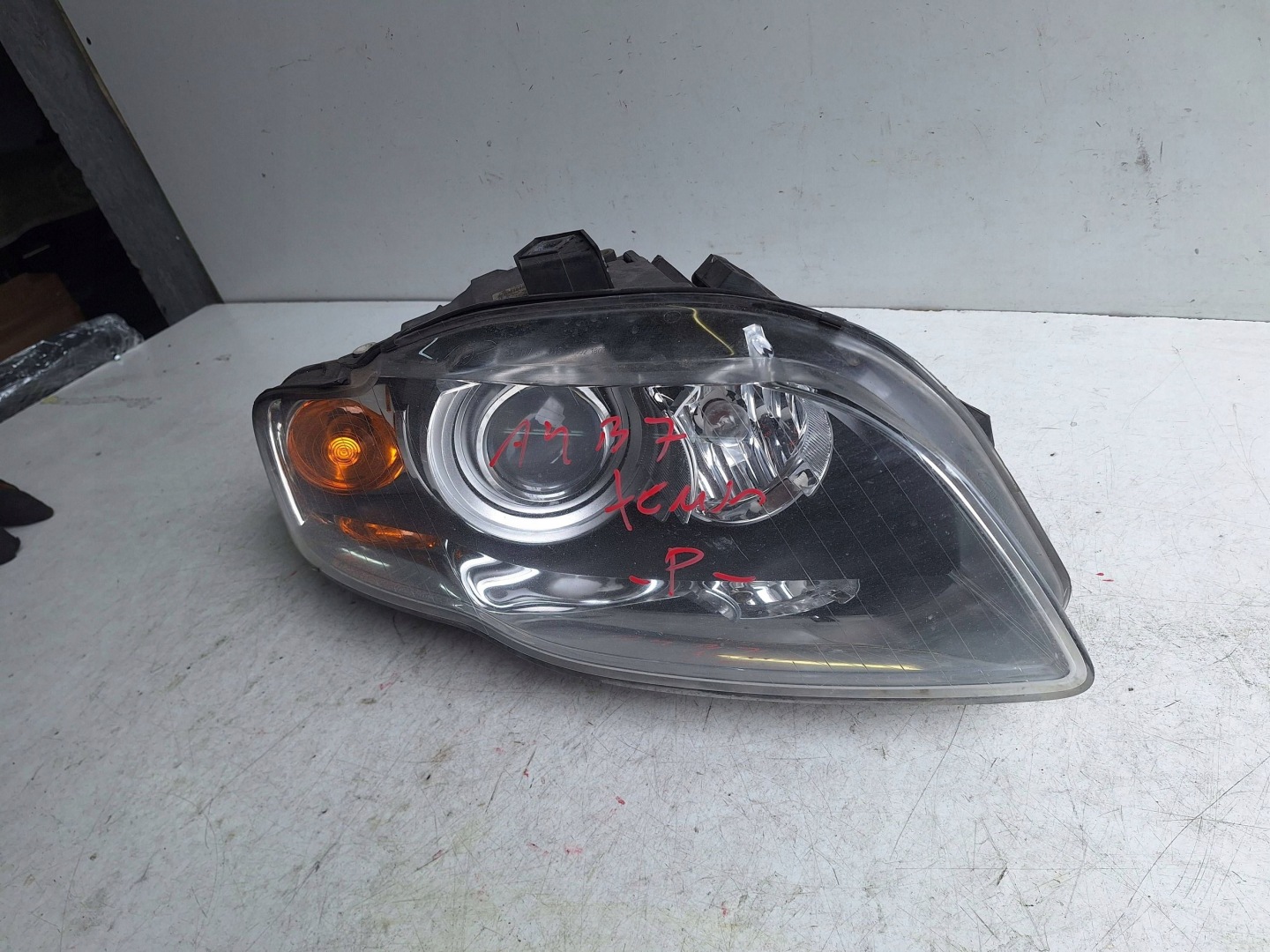AUDI A4 B7 8E 05-08 light right XENON UK-ANGLIK 1307022439