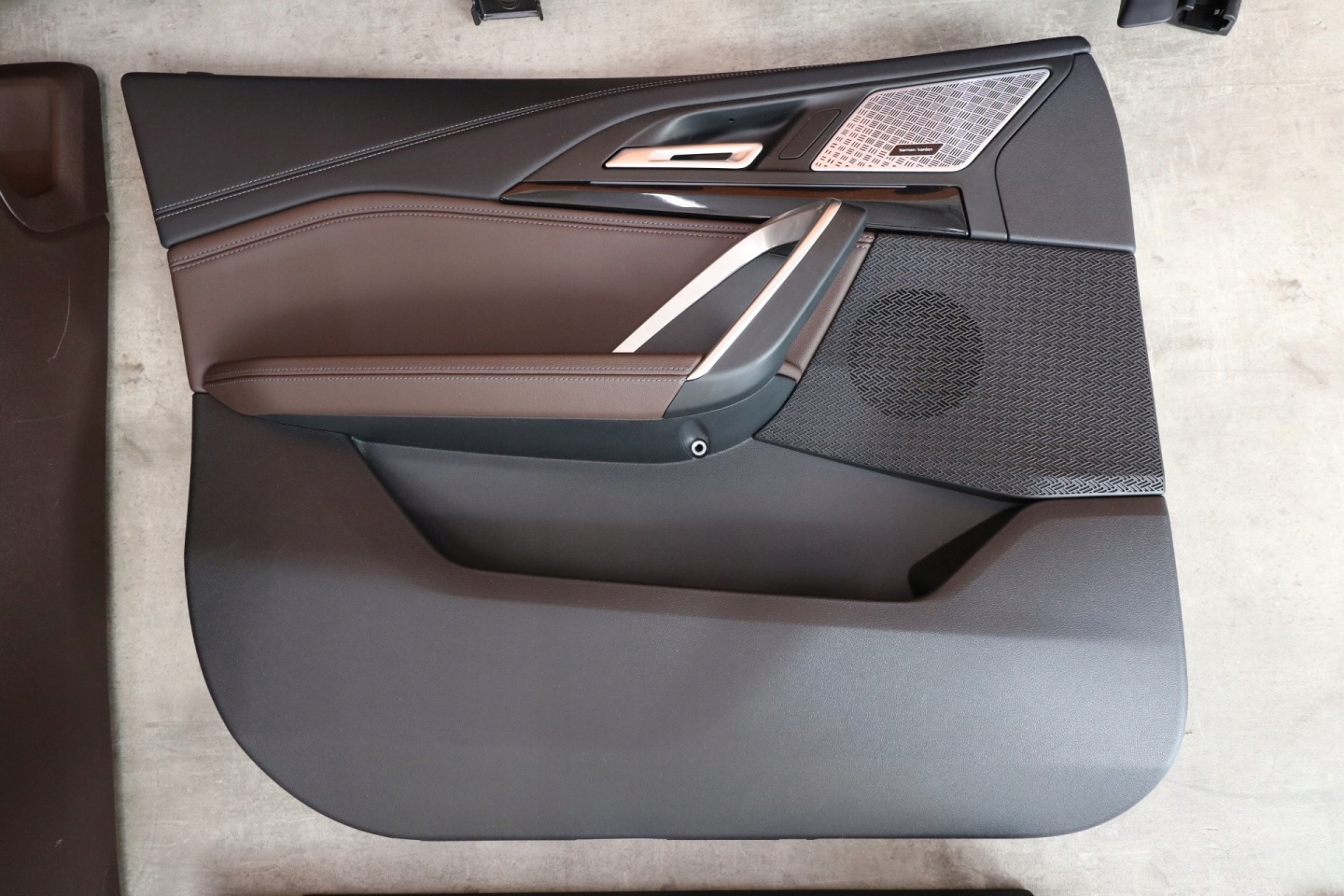 BMW X1 U11 inner seats side TUNEL leather VERNASCA MOKKA ANGLIK