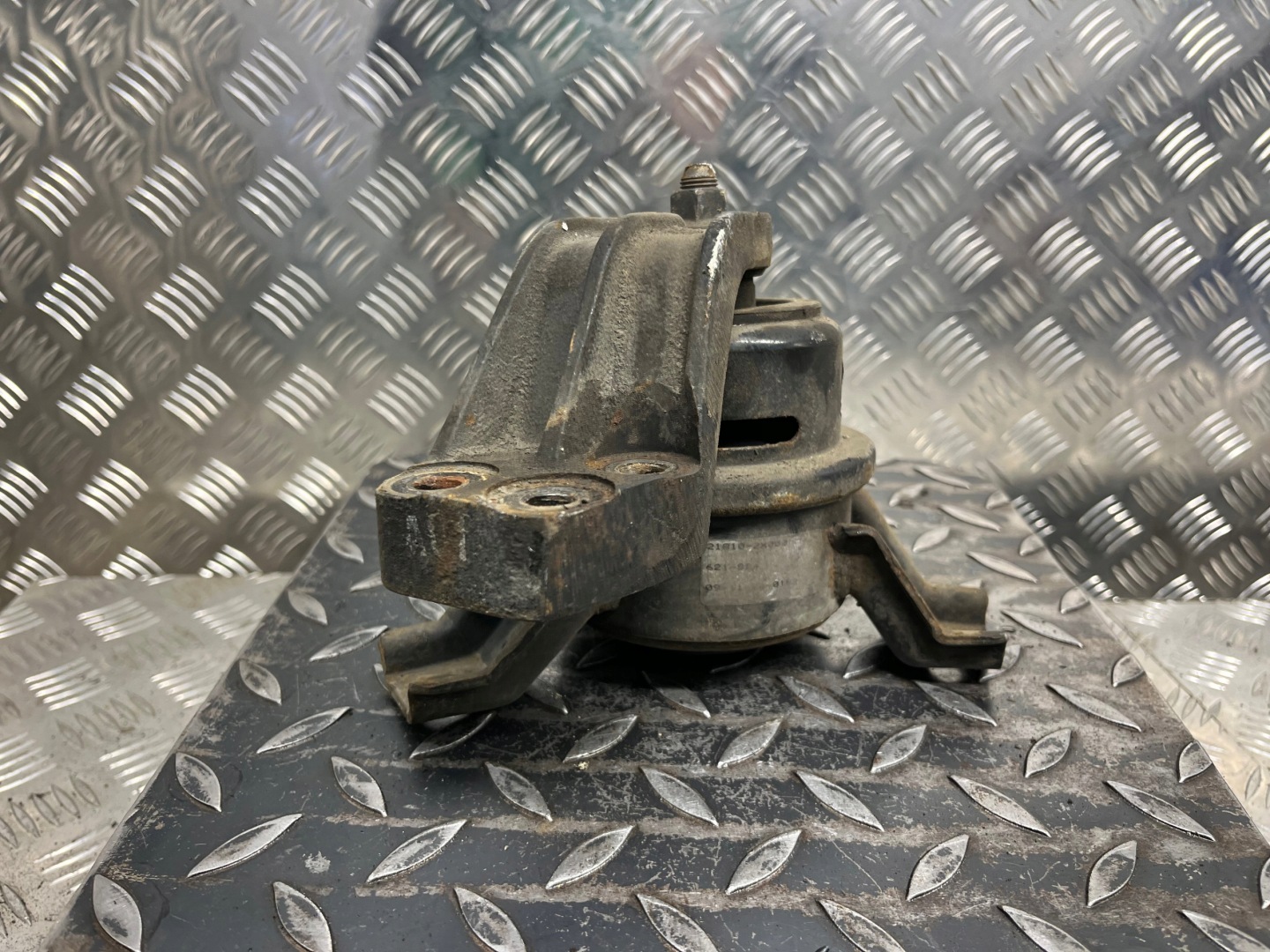 engine mount KIA SOUL 21810-2X000
