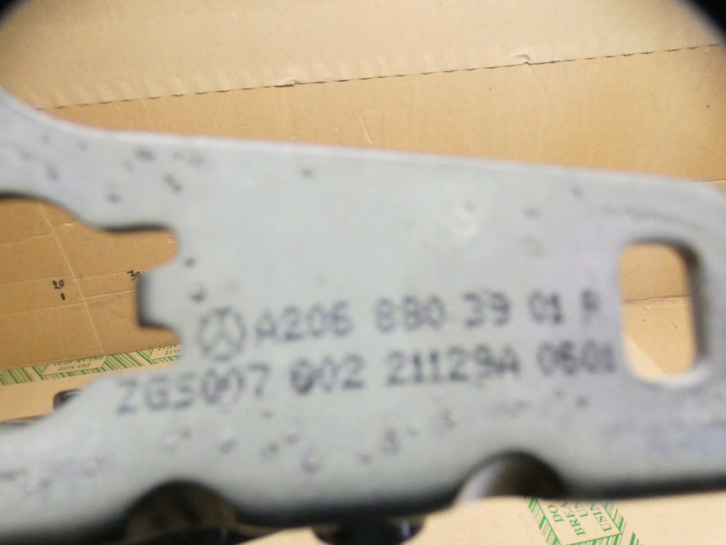 MERCEDES C-KLASA W206 - hinge bonnets right