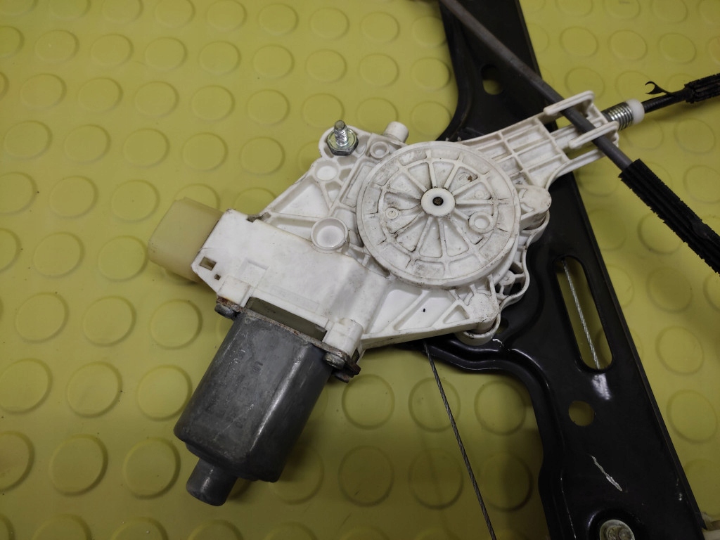 BMW 1 E87 window regulator right front