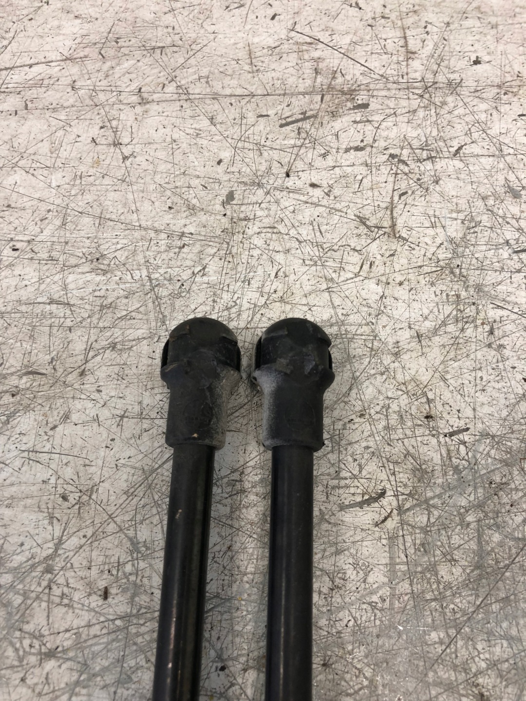 SILOWNIKI bonnet boot VW GOLF IV 1J6827550