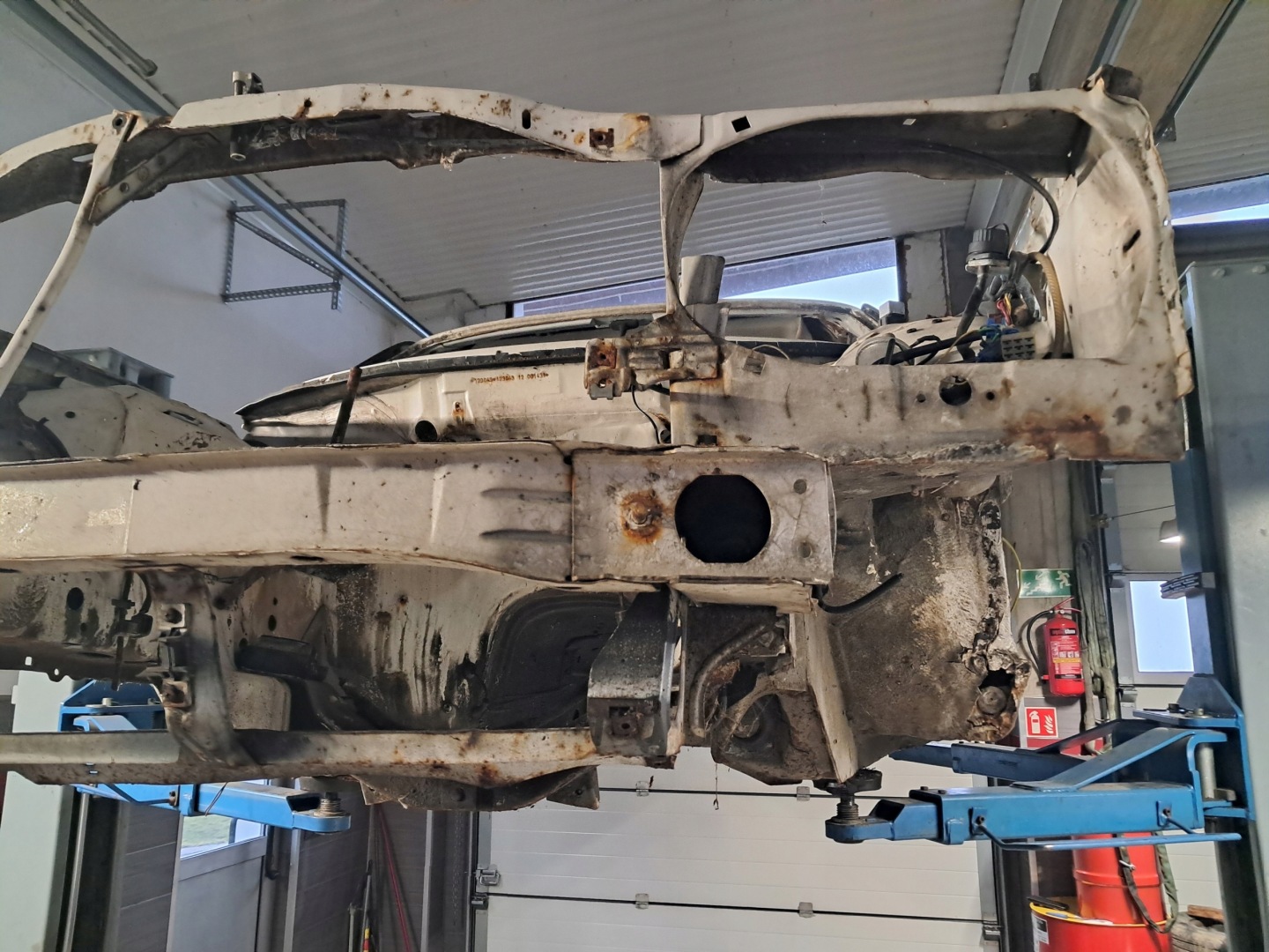 fender rear left MERCEDES W123 COUPE 1236300421