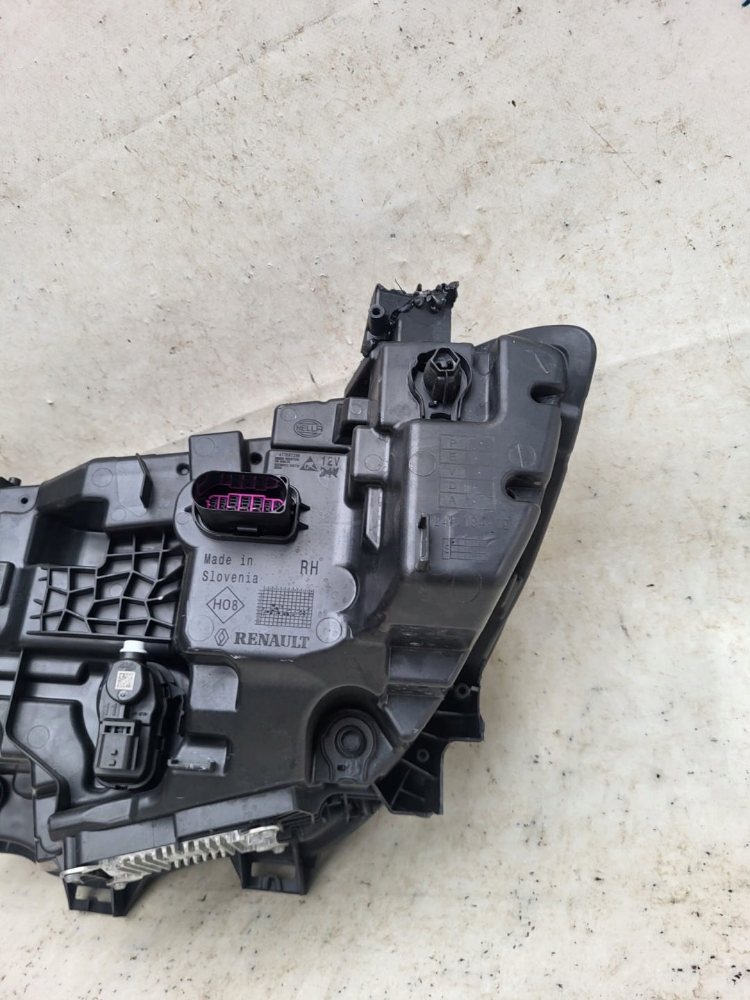 RENAULT AUSTRAL 22- light right front PRZDNIA FULL LED 260103381R