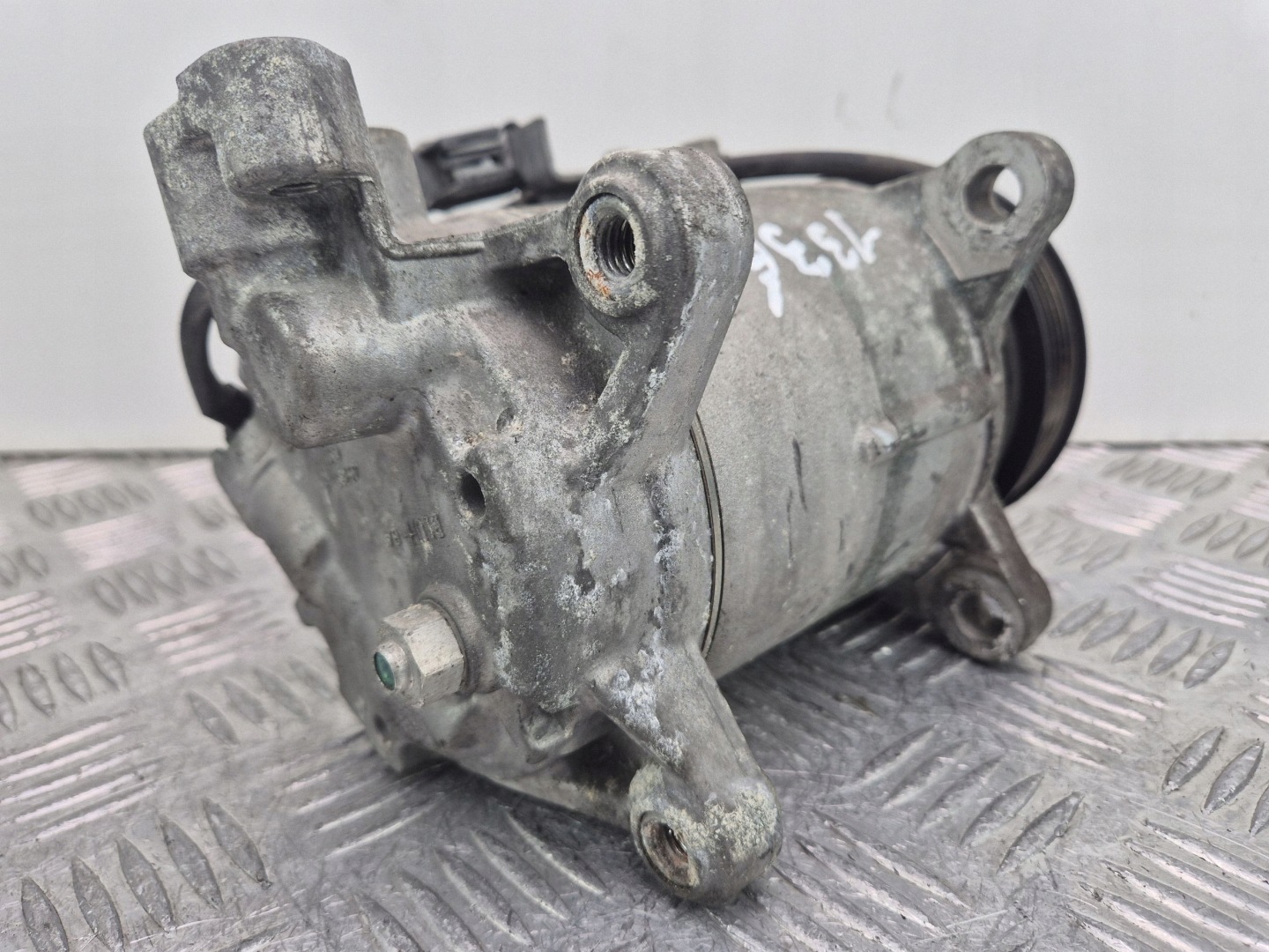 BMW 2 F46 218d klimakompressor 9295050 B47C20A
