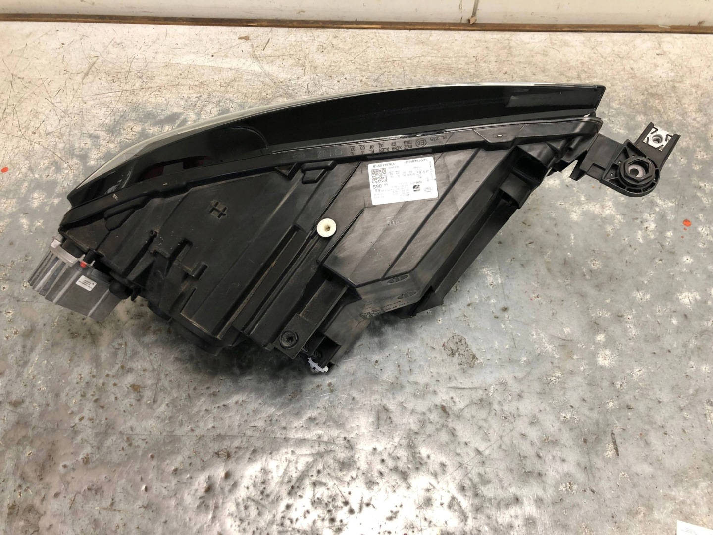 light left front SEAT ATECA 576941031B