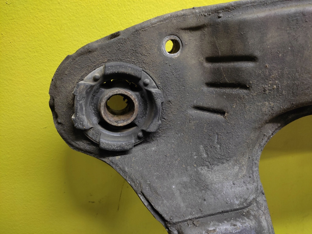 VOLVO XC90 2.9 subframe axle beam axle beam