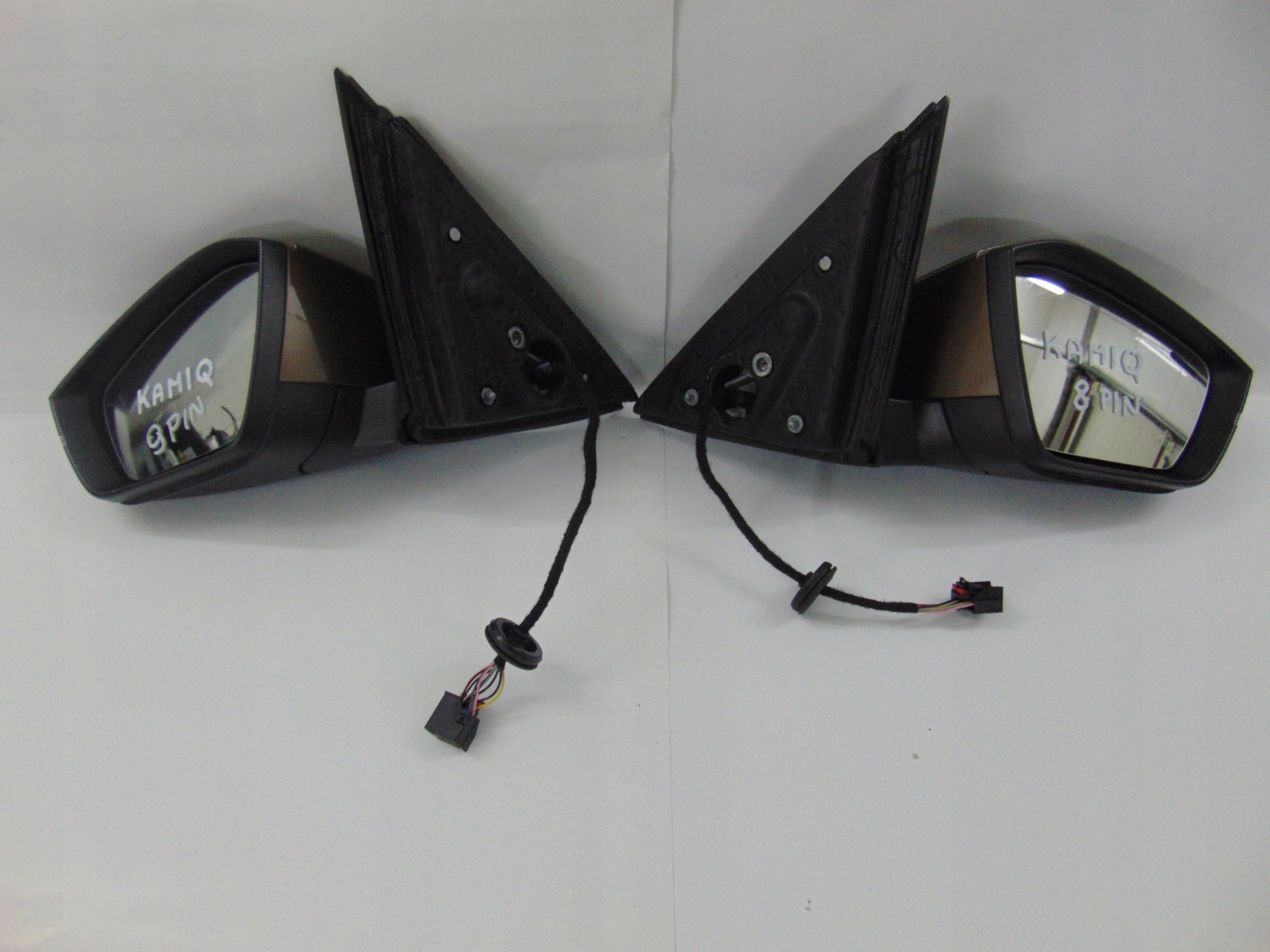 LUSTERKO PRAWE SKODA KAMIQ 8PIN