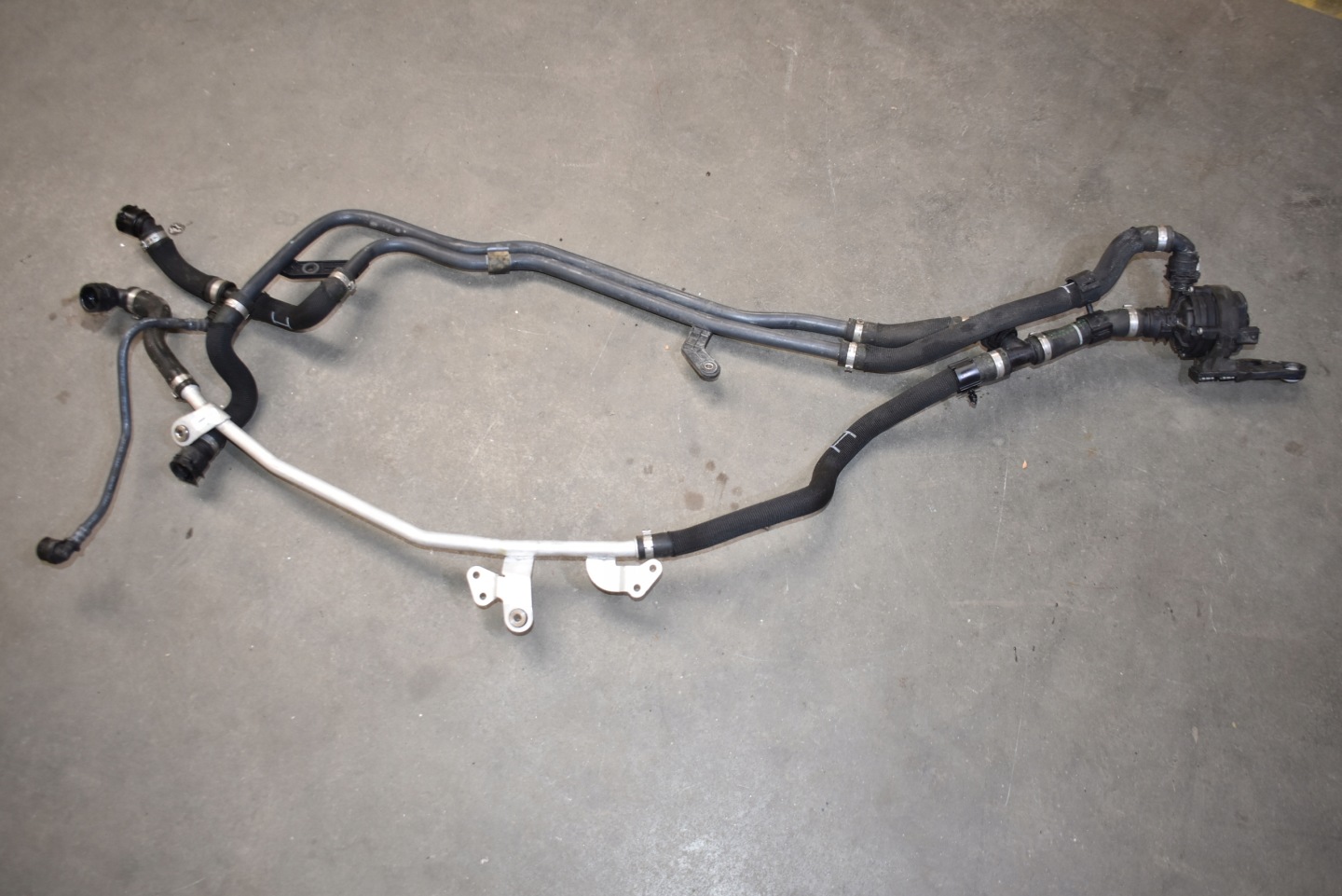 IDEALNA MAGISTRALA vode + pumpa BMW G01 G02 1