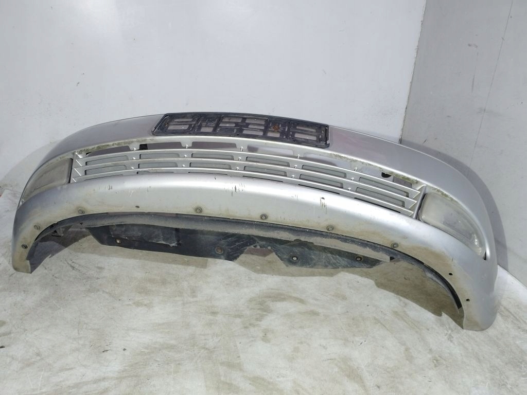 Chrysler Voyager IV 4 bumper front front