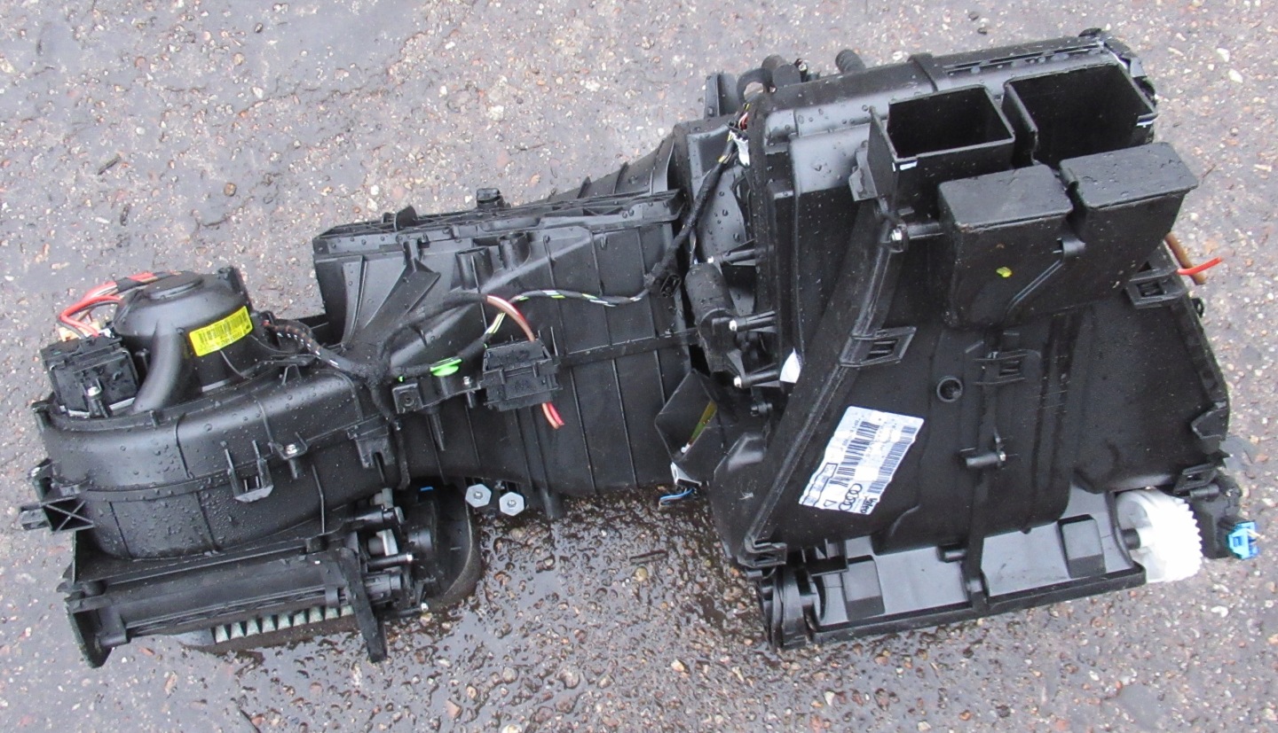 AUDI A3 8P 07R heater complete 8P1820003J