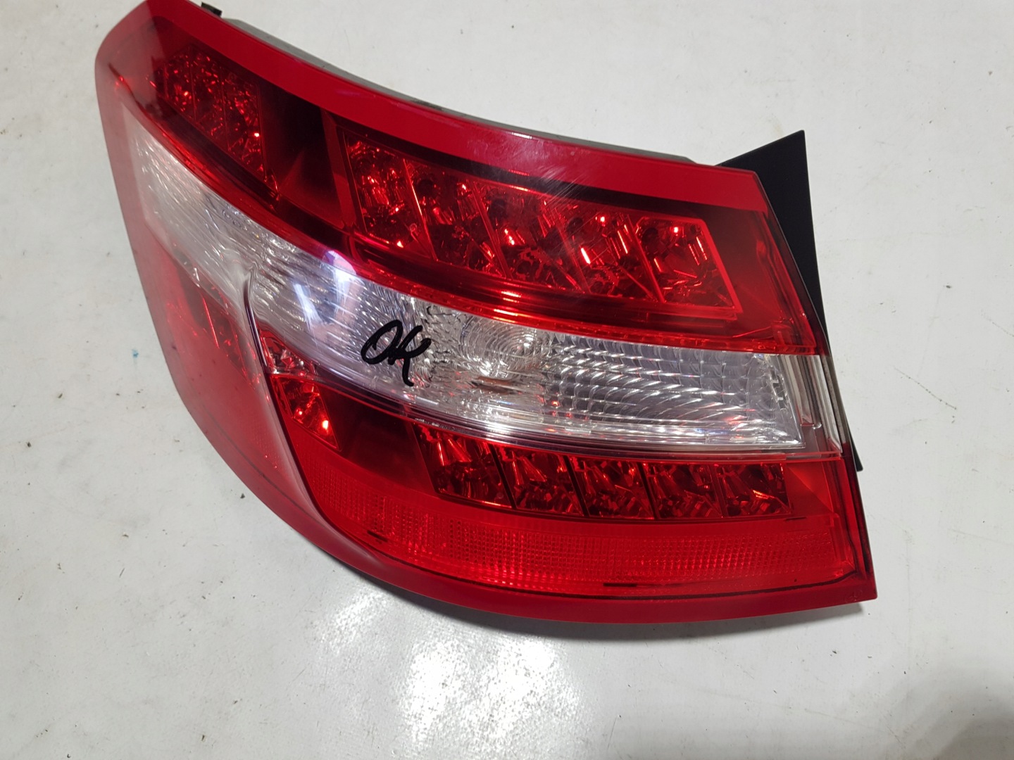 MERCEDES W212 sedan light left rear part left rear 2128200164