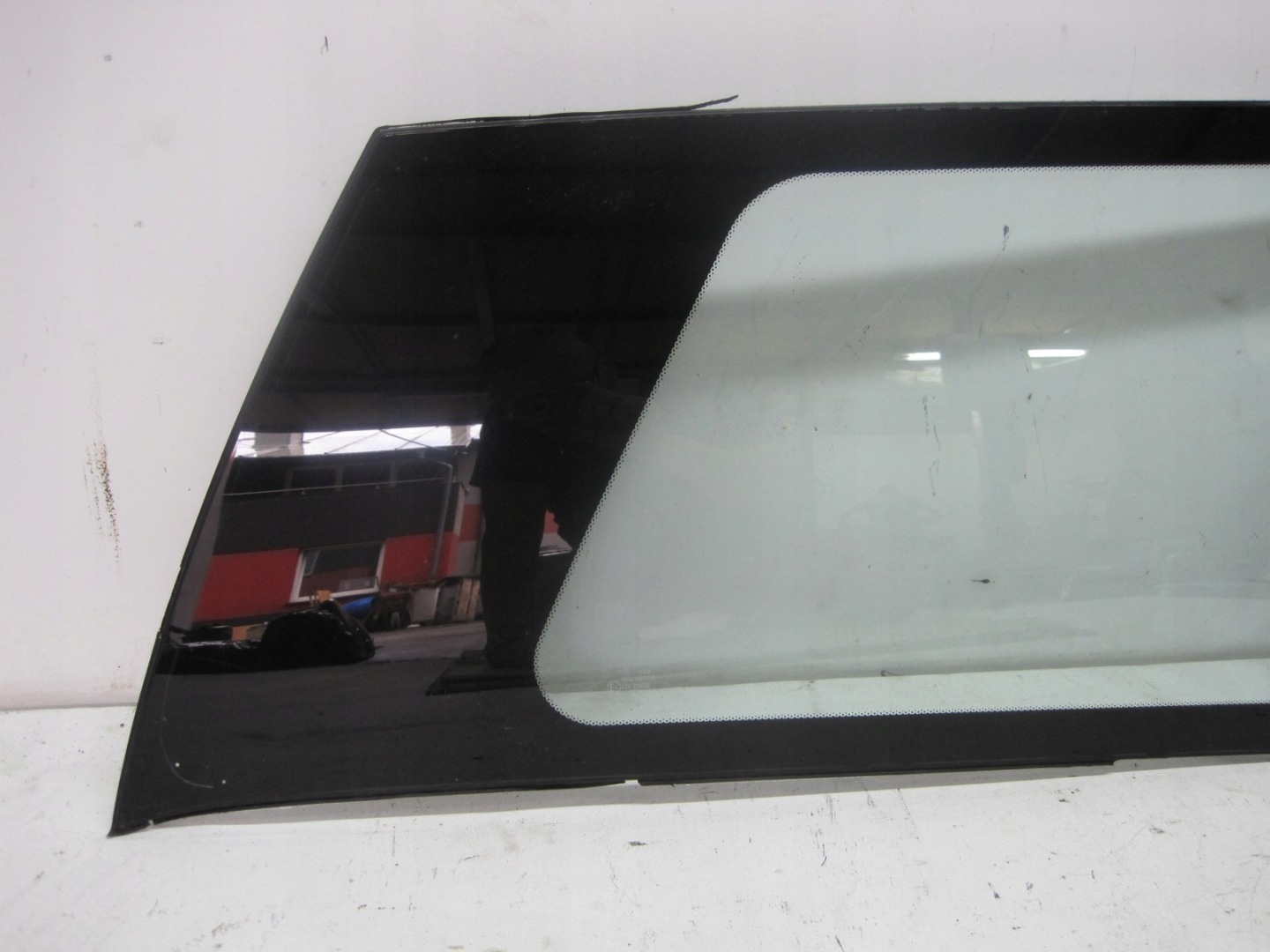 window side MITSUBISHI GRANDIS 06R right rear