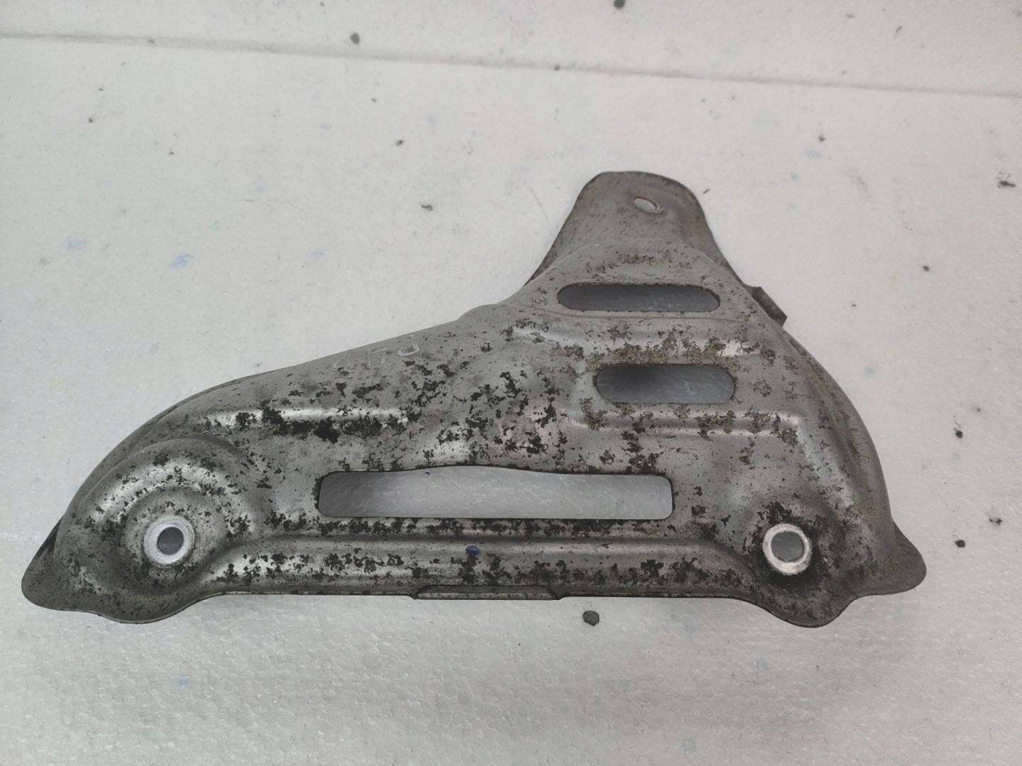 Blende Abdeckung des Abgaskrümmers Toyota Prius Plus 2015