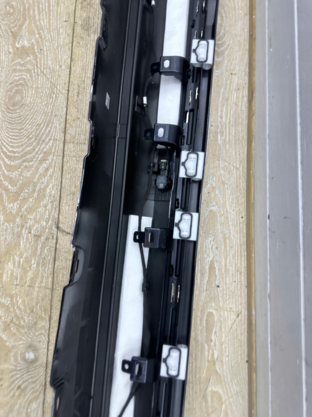 moulding threshold left BMW 7 G70 i7 Electryk E Drive 22