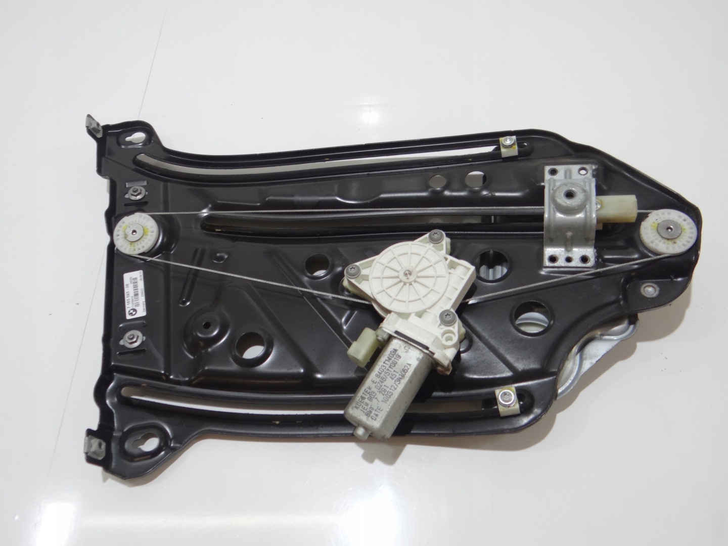 ablakemelő bal hátsó BMW E88 7165593