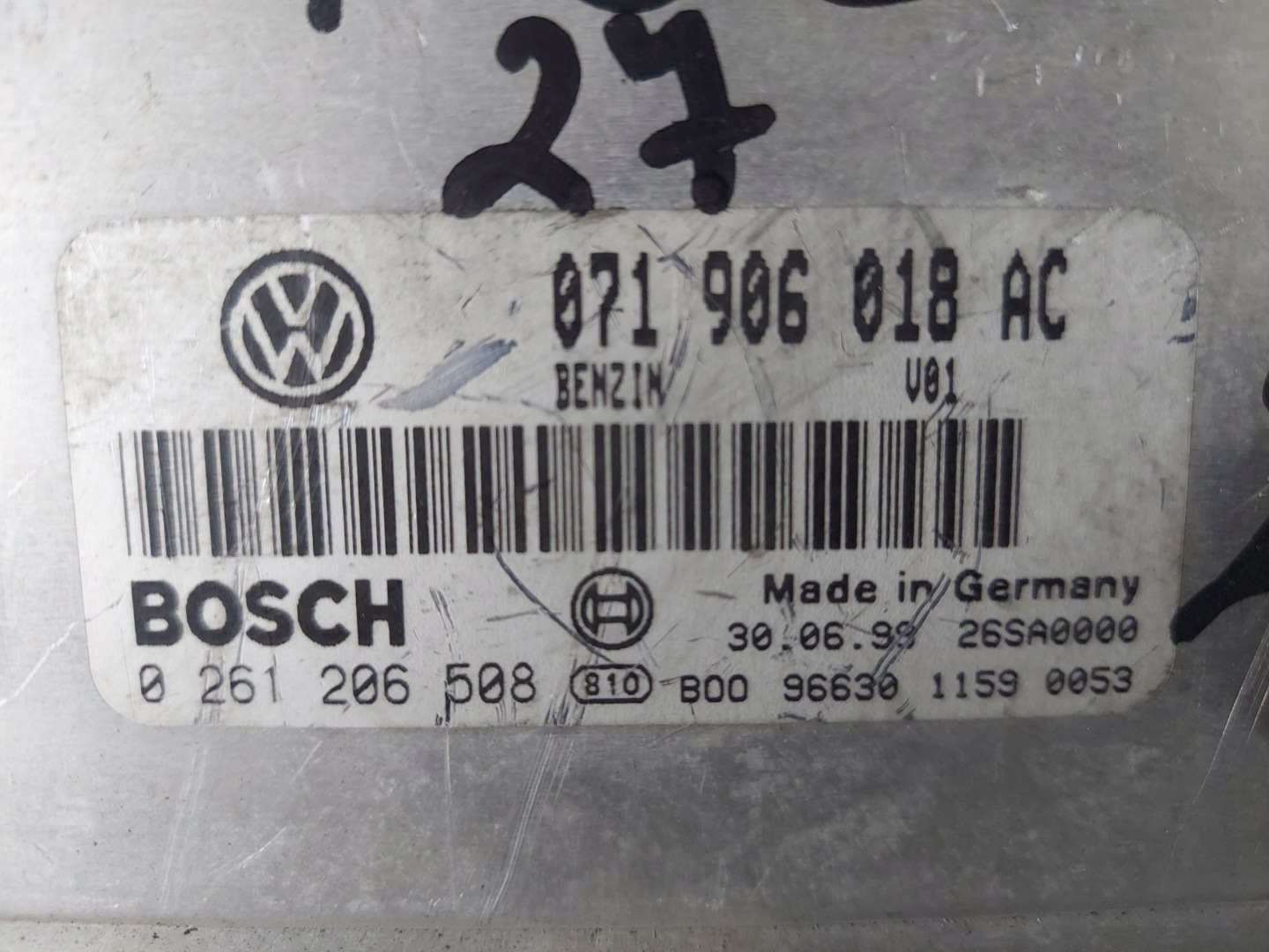 PASSAT B5 2.3 B 071906018AC control unit of the engine