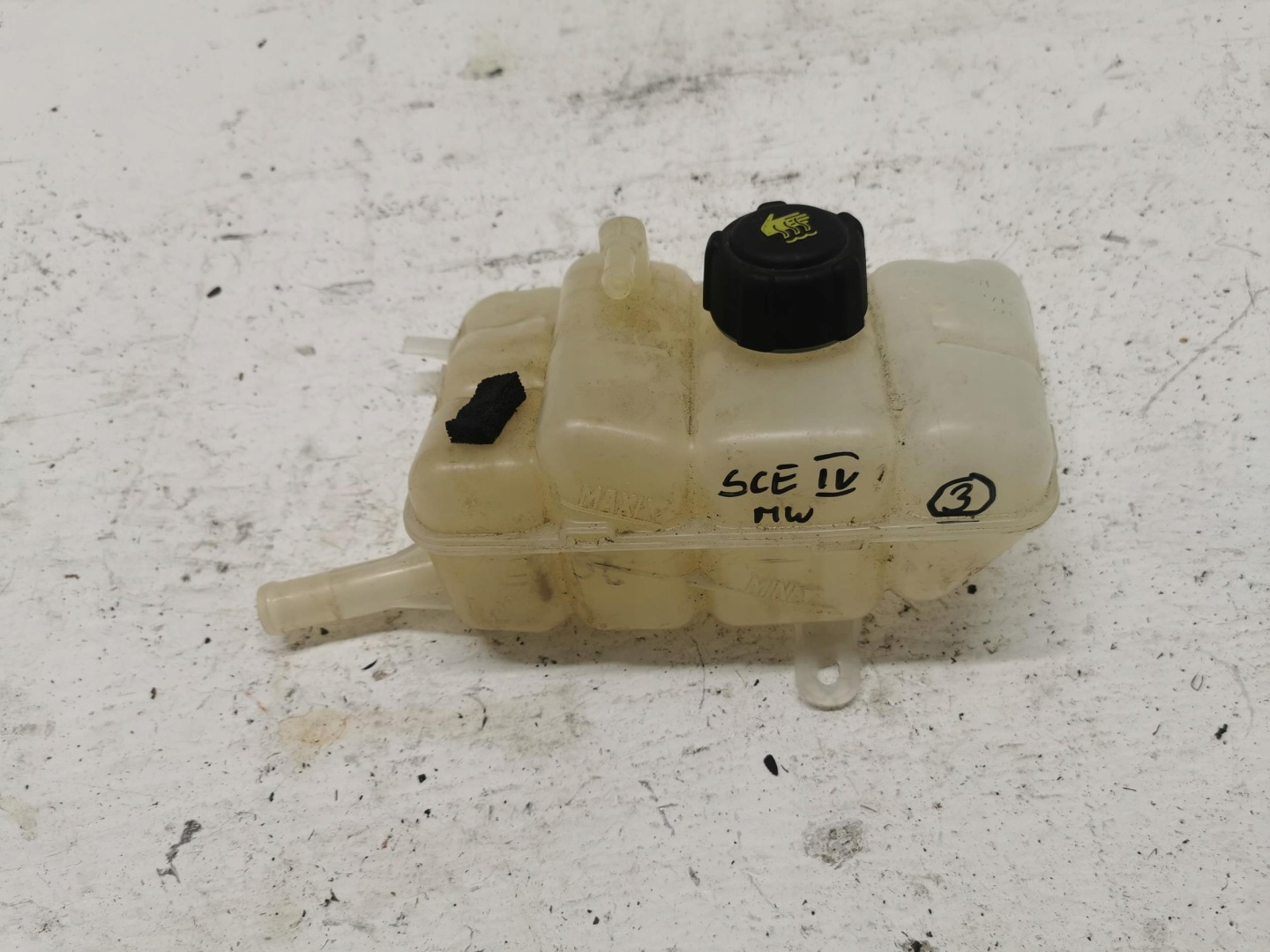 Scheibenwaschbehälter RENAULT MEGANE IV 217104048R