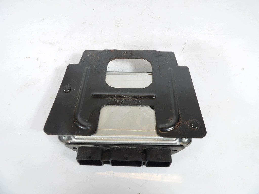 CITROEN C4 bedienteil des motors 9664843780