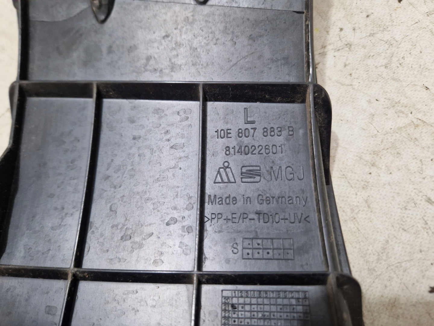 CUPRA BORN 2021- grille grid cover left of a bumper 10E807883B