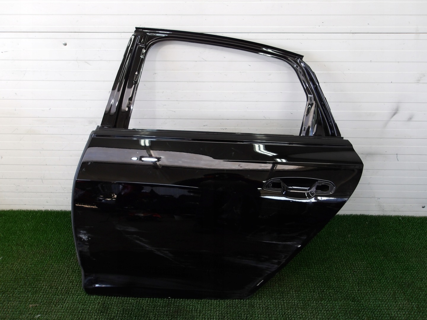 AUDI A6 C8 sedan 4K5 18- door rear. left rear part OE