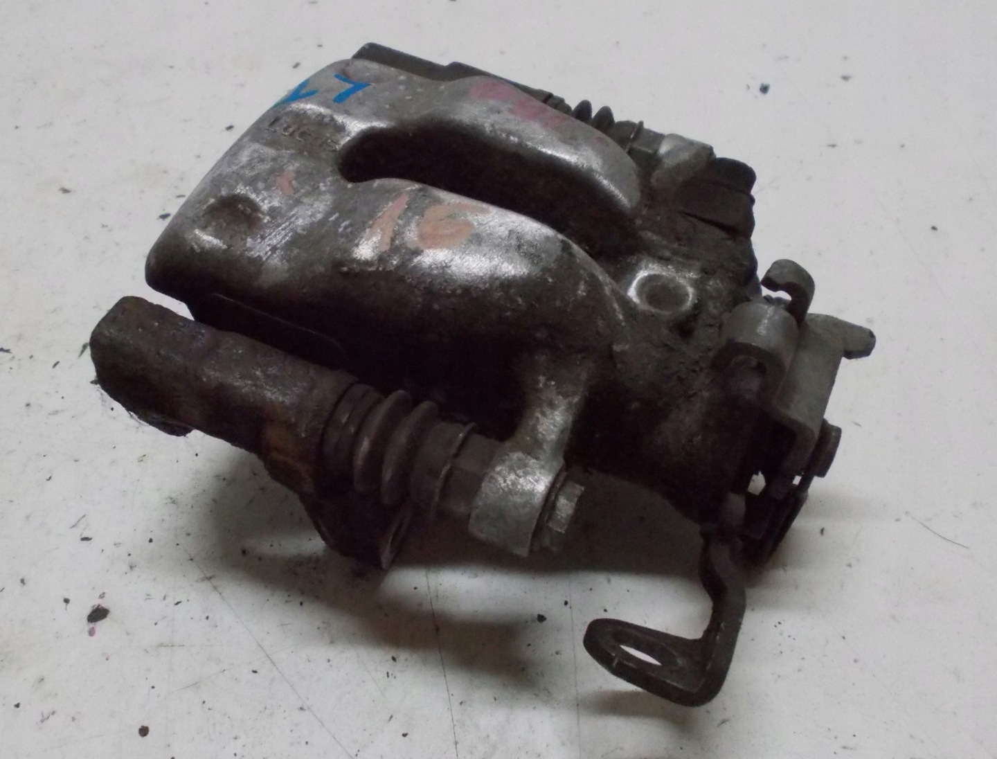 OPEL ASTRA H 1.6 KOMBI 09R caliper left rear part