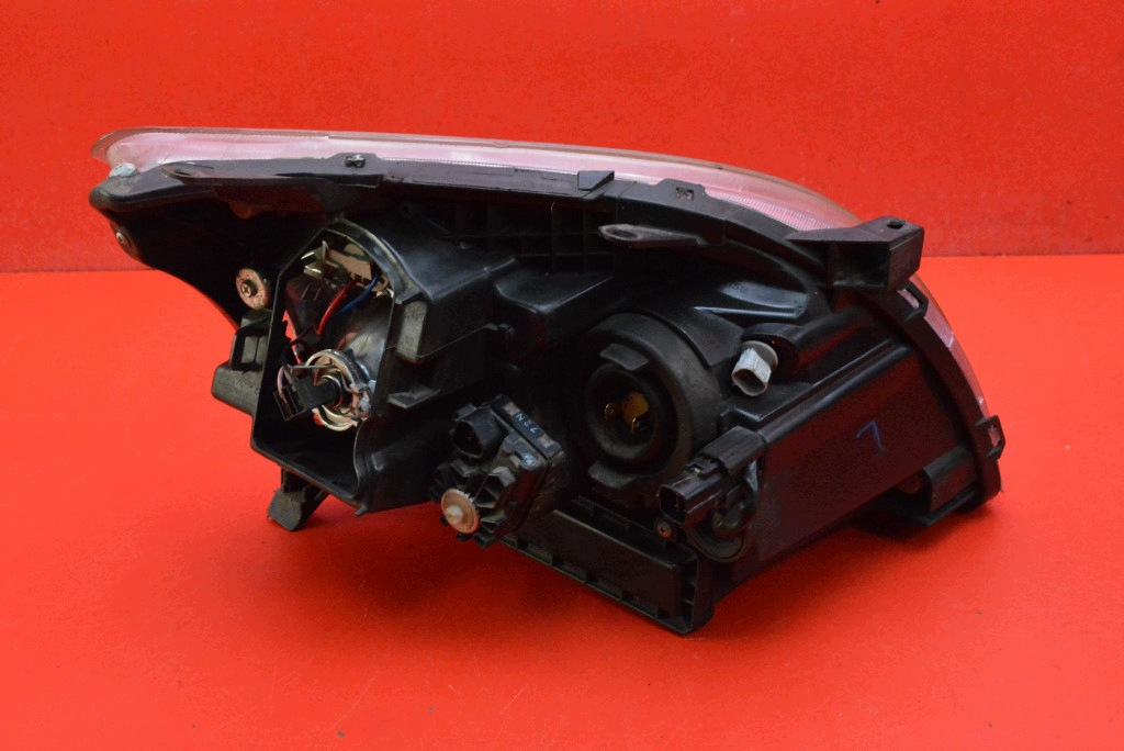 REFLEKTOR left light front lens EU TOYOTA AVENSIS T25 02-06