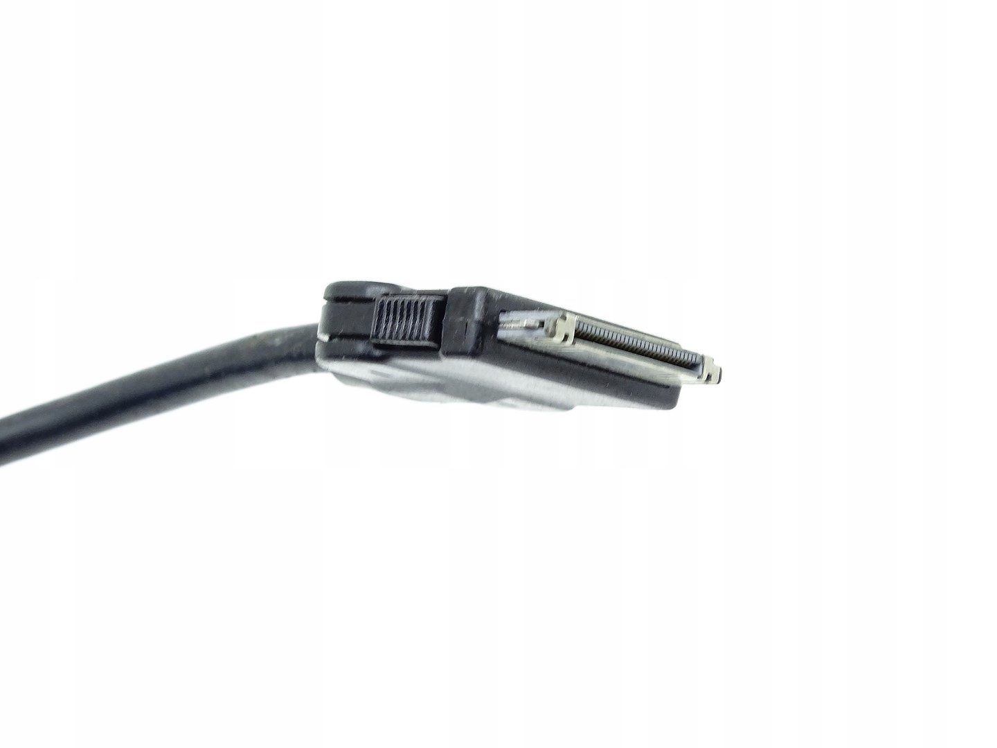 KABEL PRIJENOS ADAPTER MMI IPOD AUDI A1 A3 A4 A5 A6 A7 A8 Q7 R8 4F0051510K