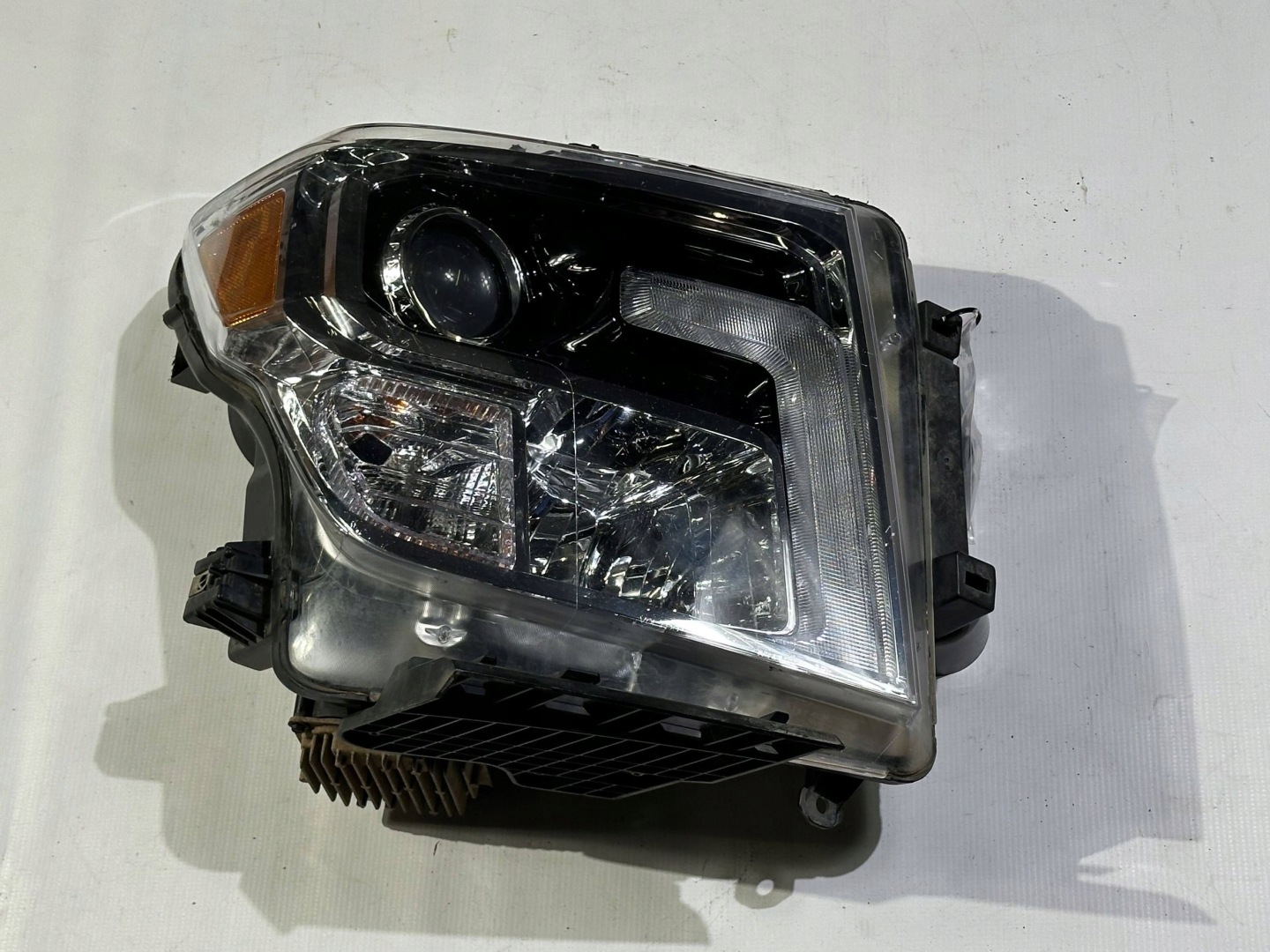 light front front right LED Nissan Titan 2016+