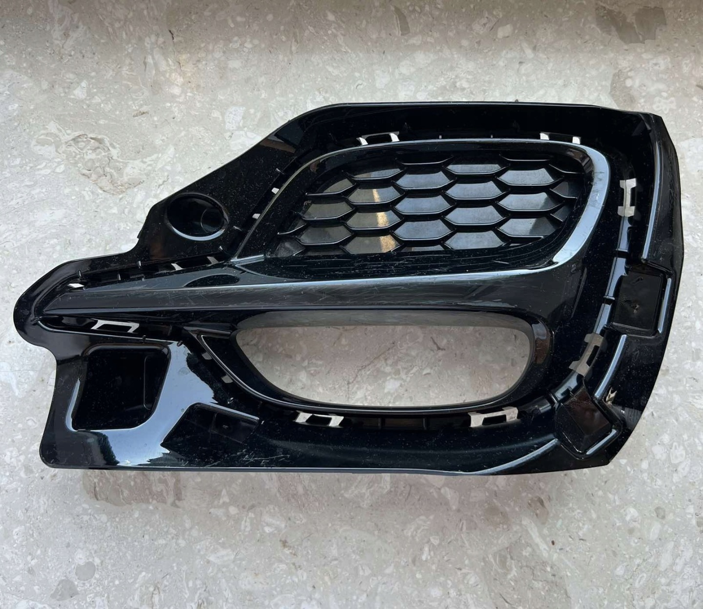 MG ZS grid of a bumper rear part left 10694867 10694868
