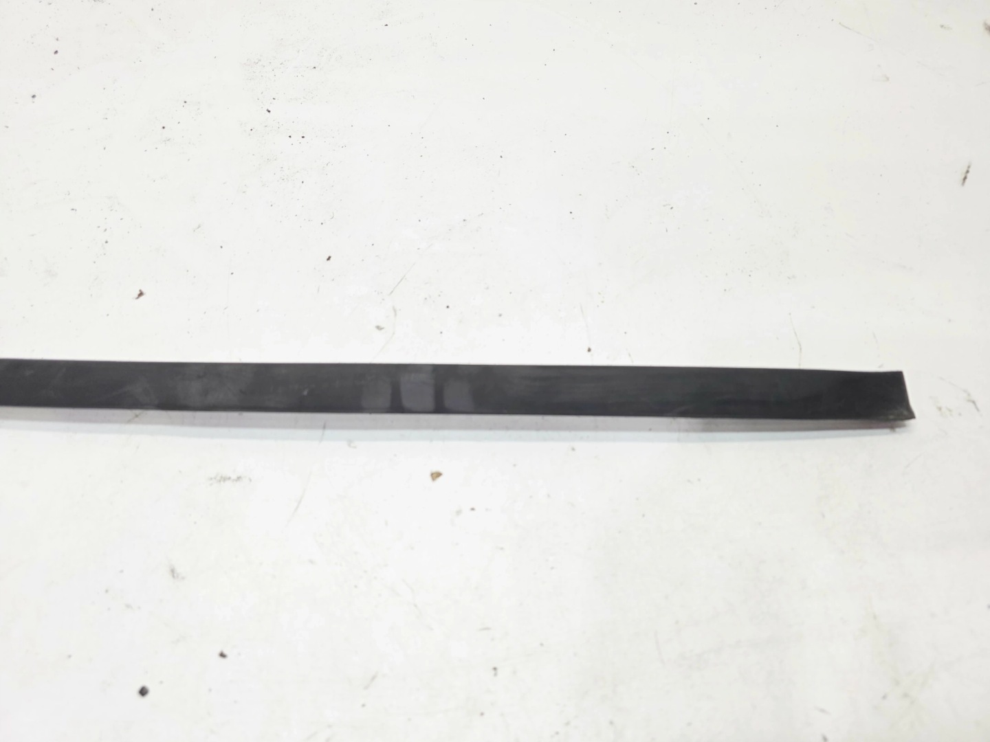 moulding dust windows left AUDI Q7 4L0854327