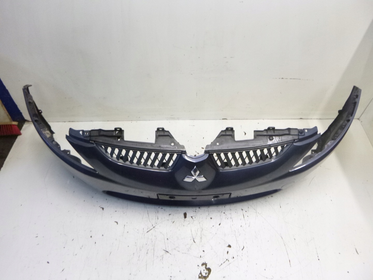 front bumper Mitsubishi Grandis A72 2005r.