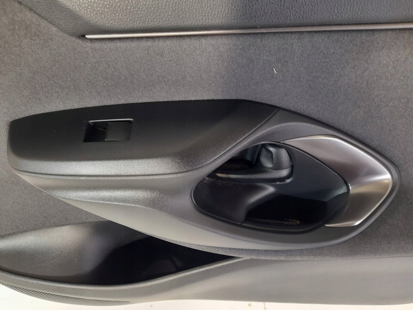 Toyota Yaris Cross side door front right 676100DP21C2 (ET219)