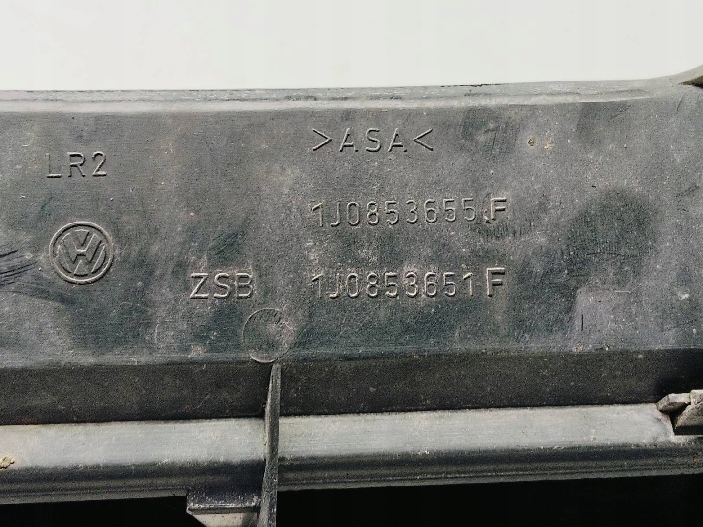 maska Volkswagen Golf IV 1.9 TDI 1J0853655F cerný