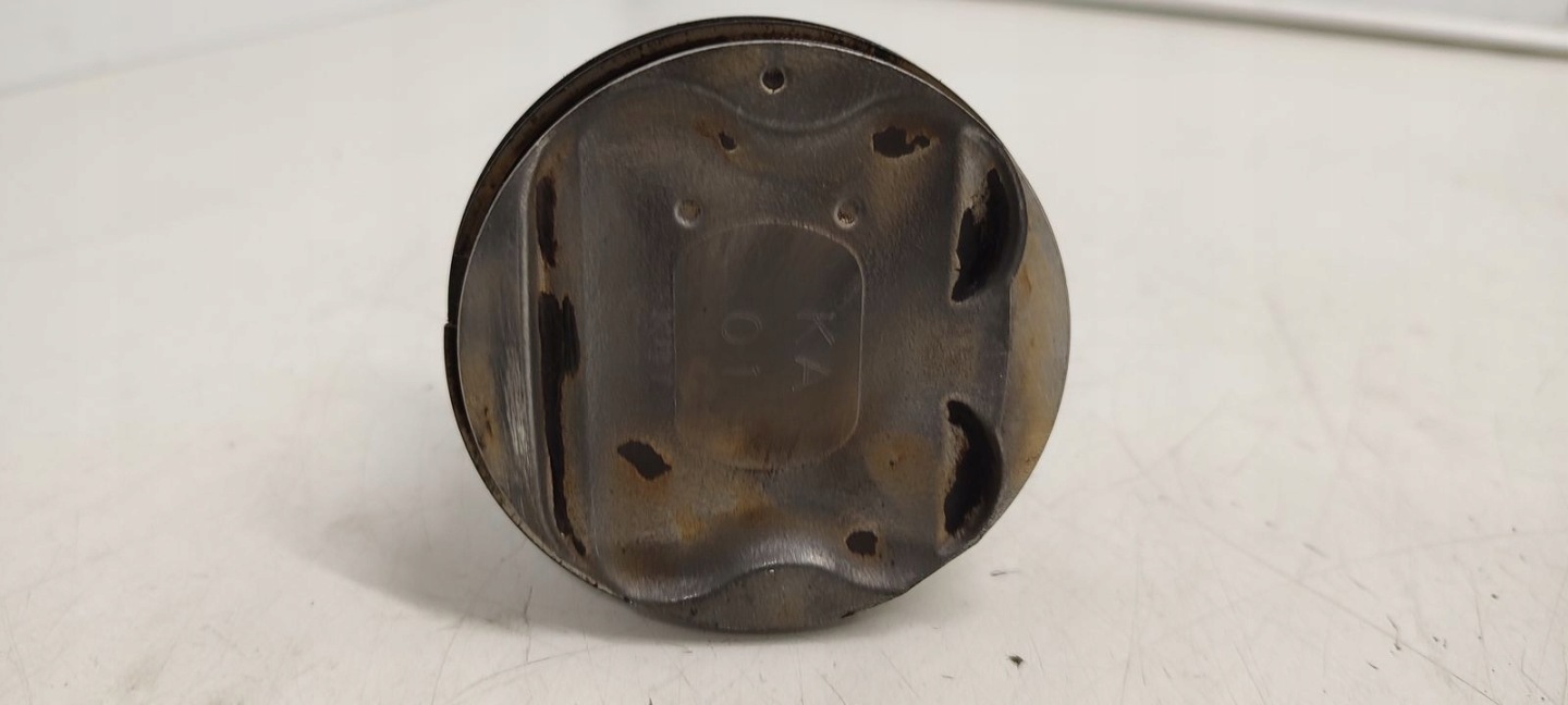 piston connecting rod Nissan Qashqai 1,6B HR16