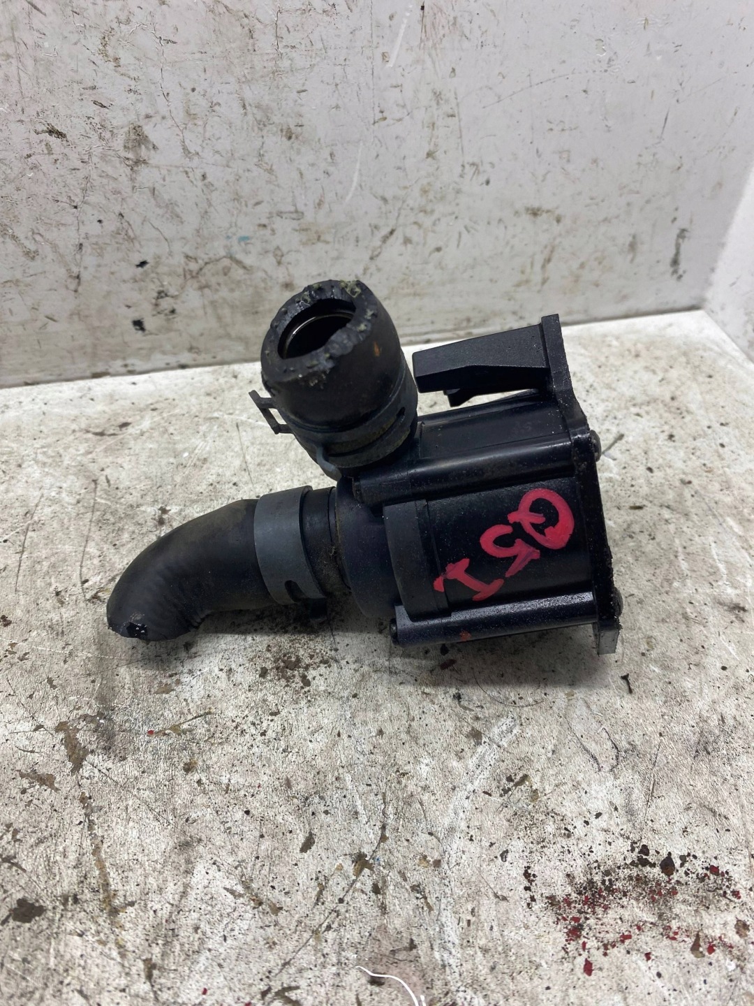 AUDI Q5 8R 2.0 TDI dodatna pumpa cirkulacije vode gasa 8K0965561A