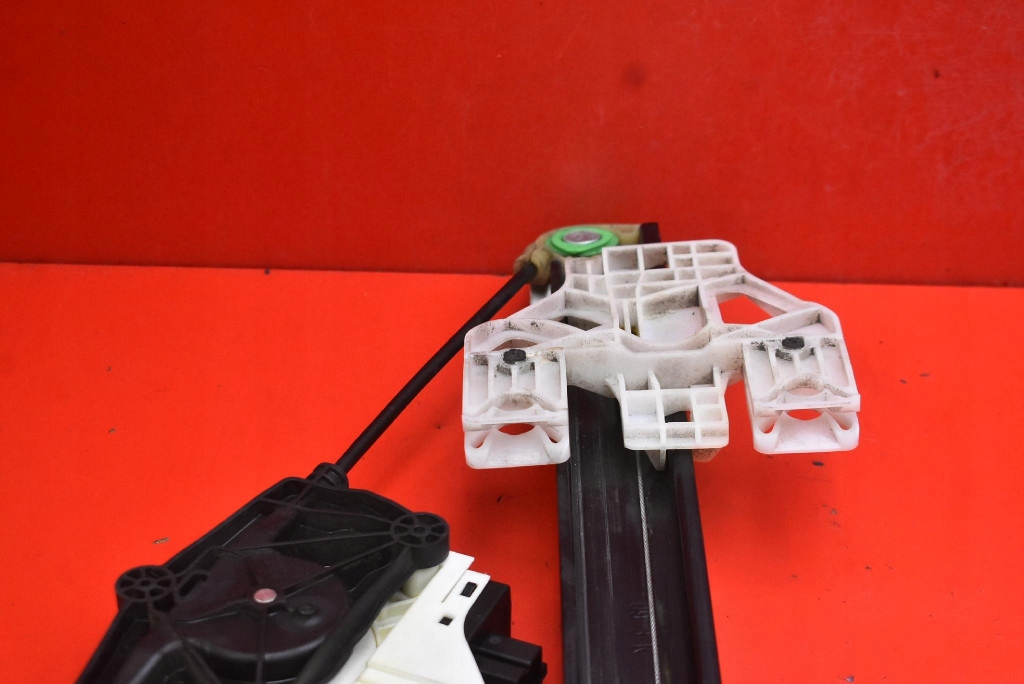 window regulator right rear part EU 8K0959812 AUDI A4 B8 KOMBI 07-11