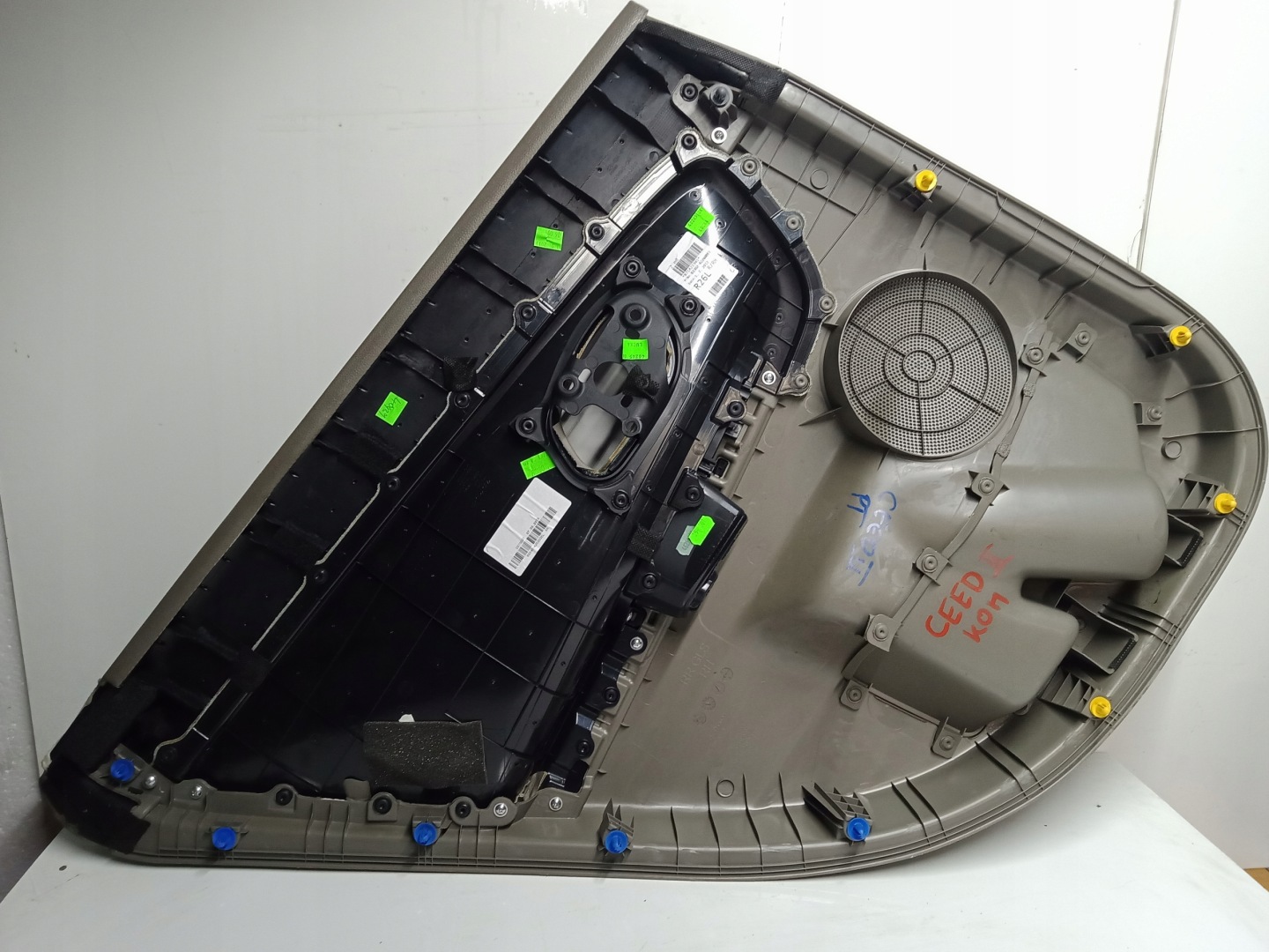 KIA CEED II HB side upholstery door right rear part 2013