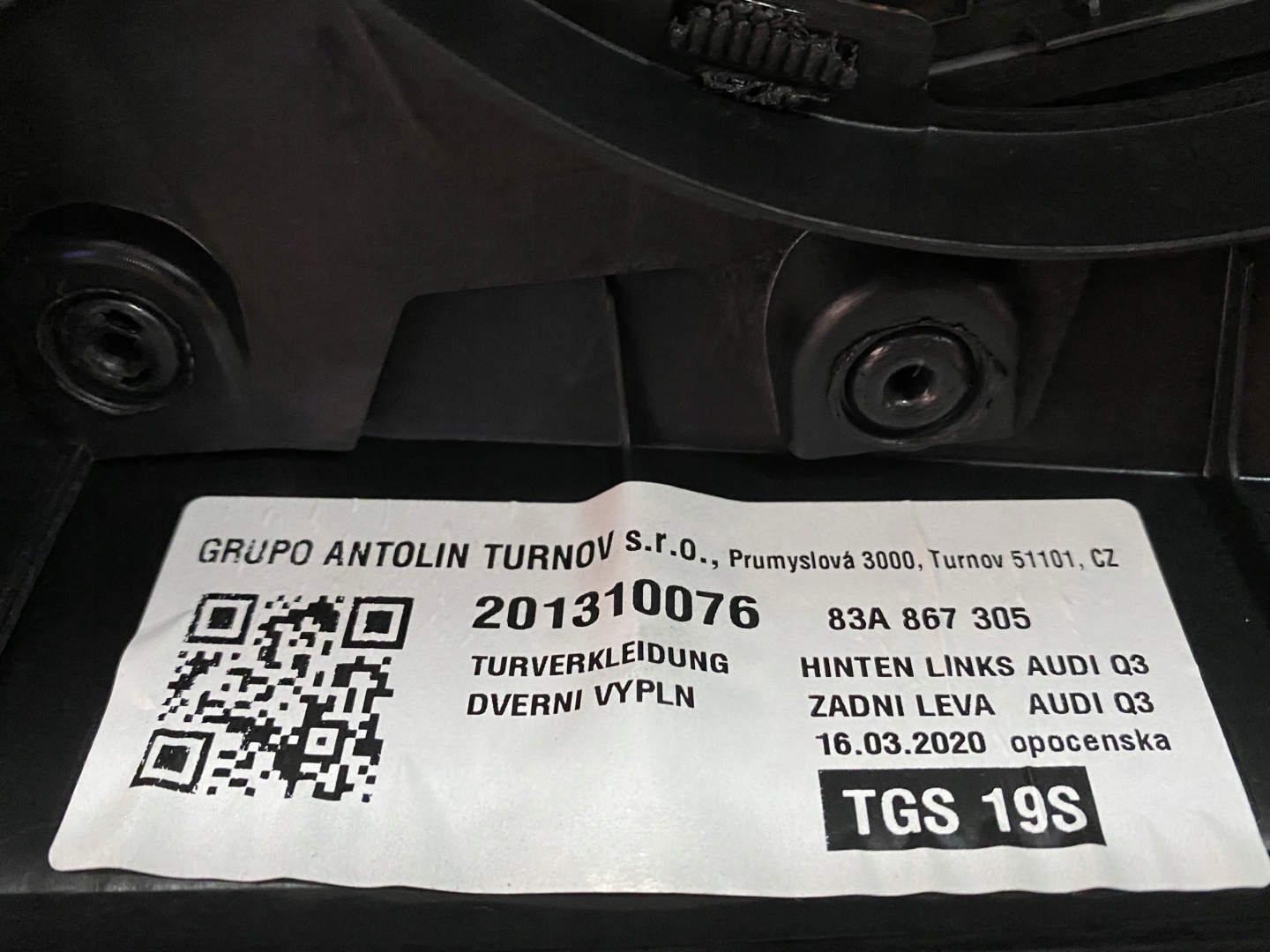 AUDI Q3 83A upholstery side door left rear part leather