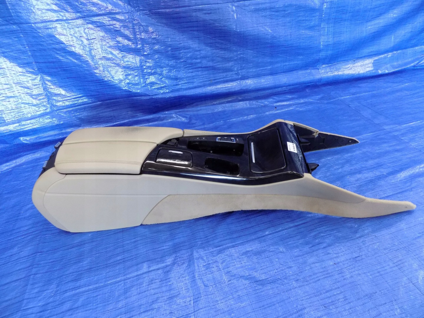 TUNEL central armrest BMW 5 F10 2012R 3,0B
