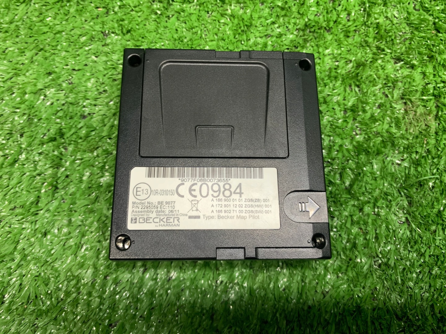 MERCEDES C KLASA W204 module navigation devices BECKER bracket A1669000101 A1728100011