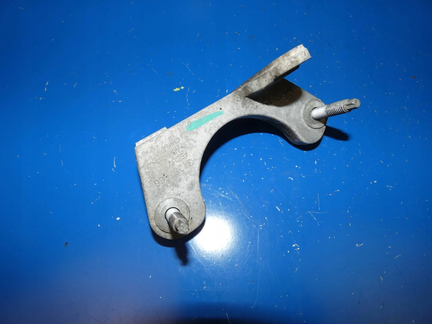 VOLVO XC40 1.5 T3 TURBO Support Demi axe Support