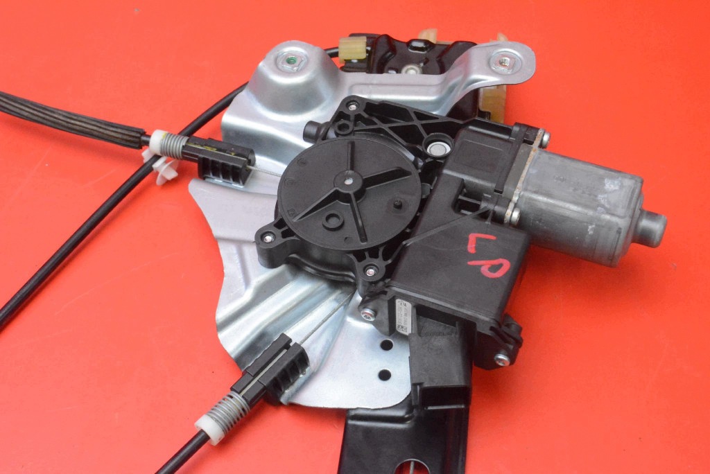 window regulator left front EU 13260137 OPEL ZAFIRA C TOURER 12-16