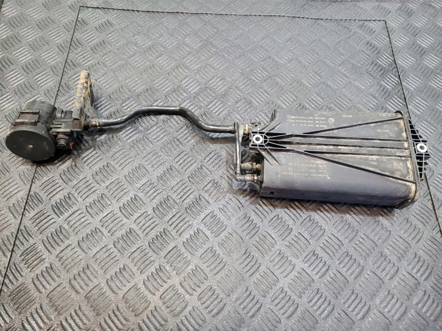uhlíkový filter HUMMER H2 6.0 V8