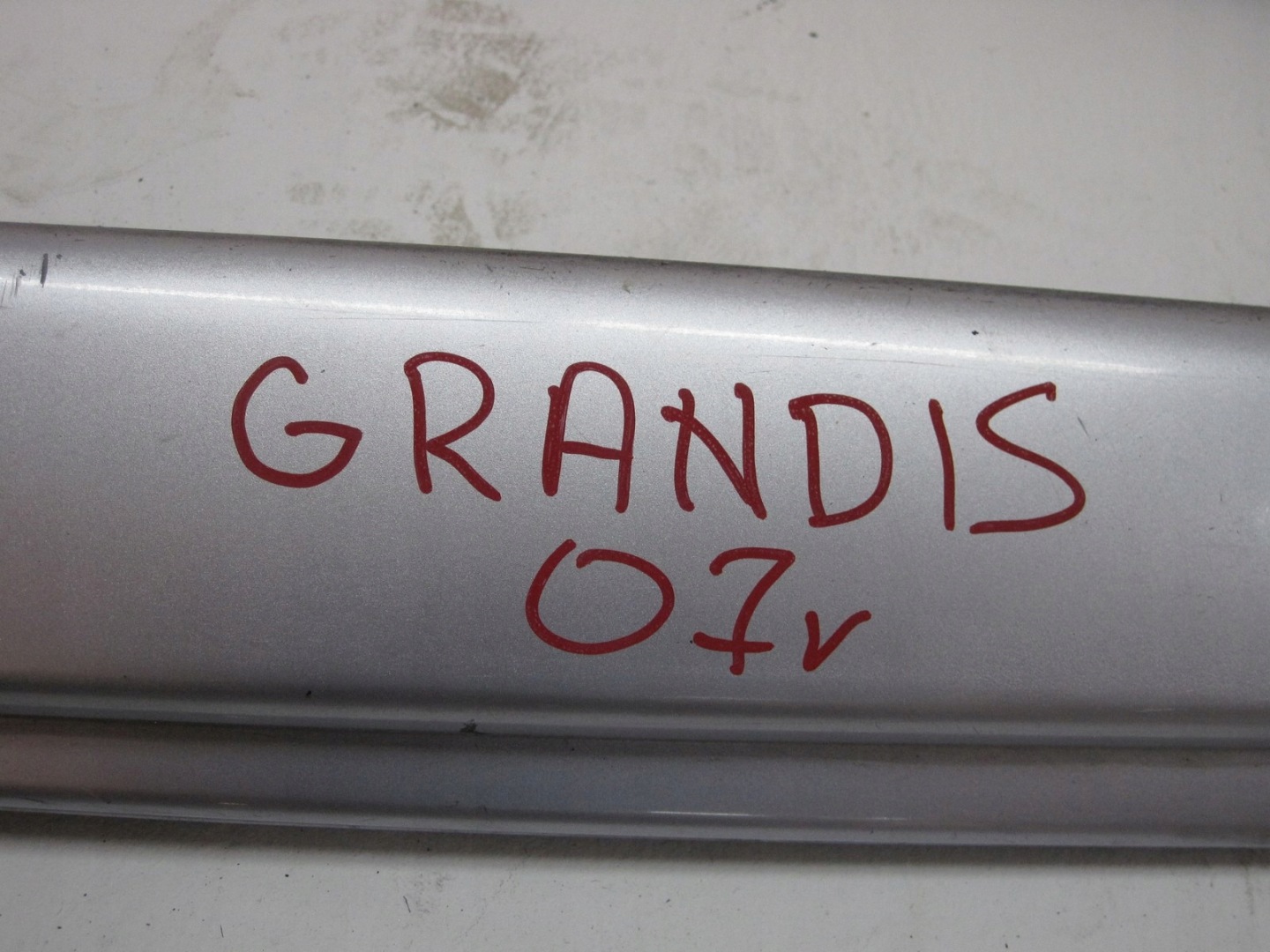 cap moulding threshold MITSUBISHI GRANDIS 07R right left