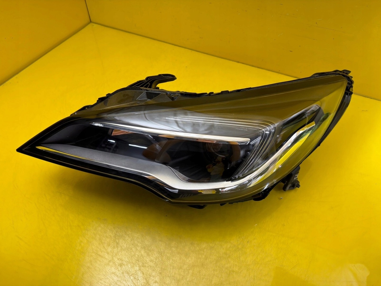 light left Opel Astra K V 5 15- lens Led 39047198
