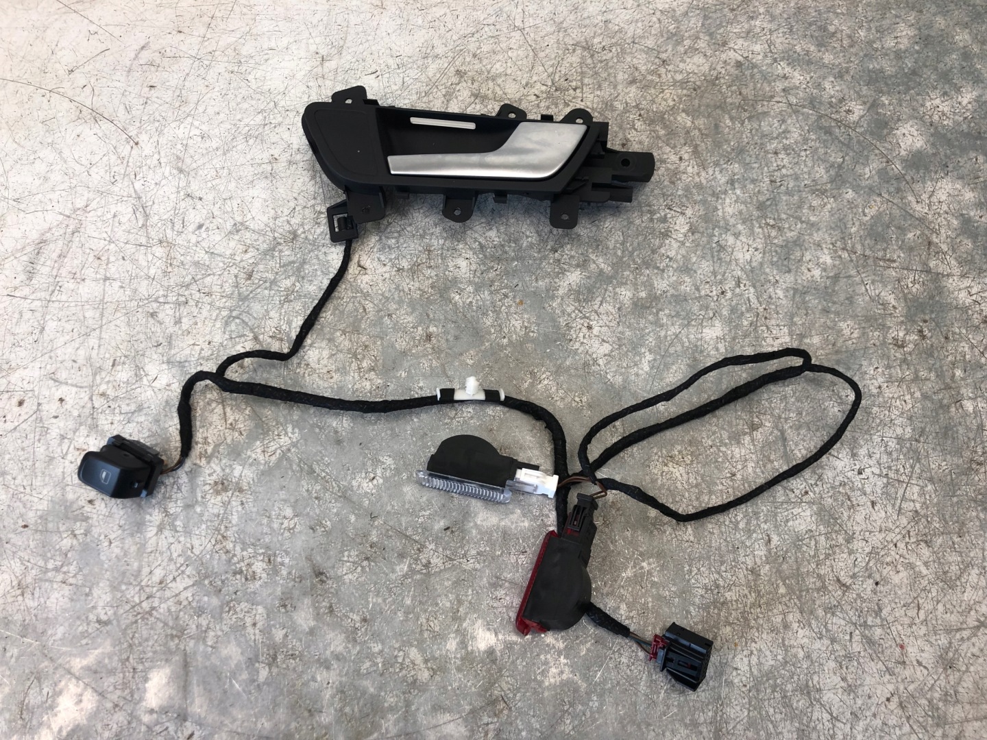 handle button right rear part AUDI A4 B8 8K0836020